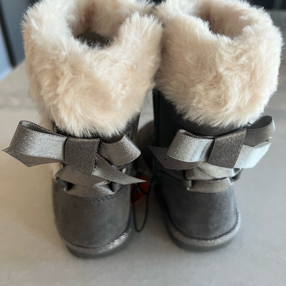 Kids boots 7c